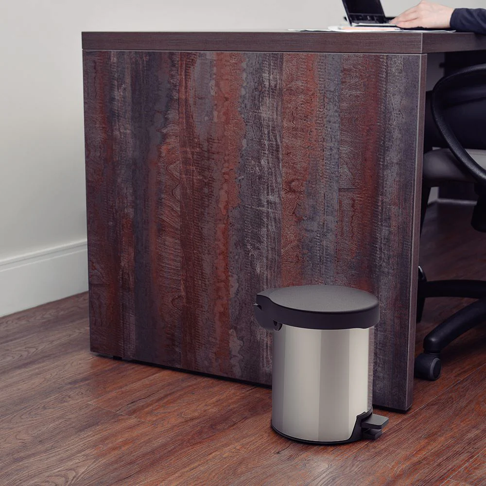 Basurero de Pedal,tapa plastica negra Linea New 5 Lt - Imagen 2