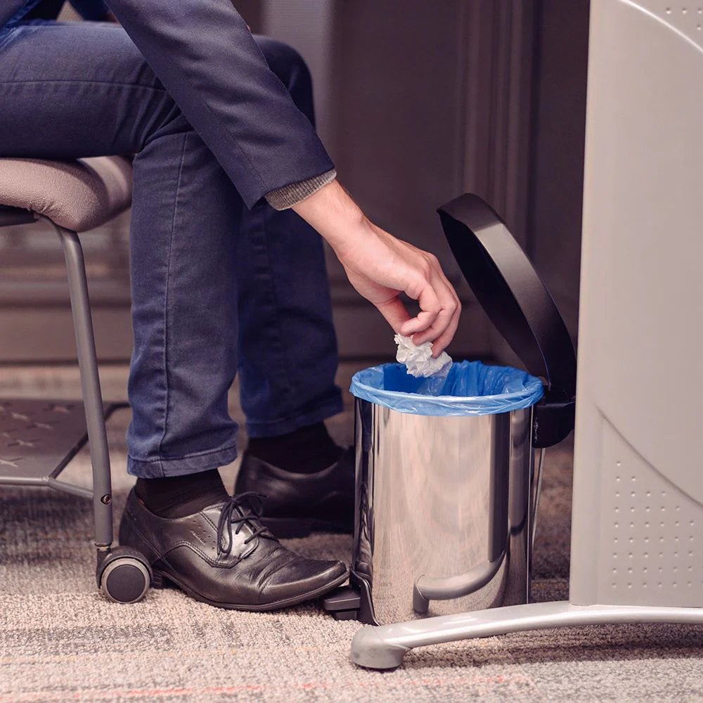 Basurero de Pedal,tapa plastica negra Linea New 5 Lt - Imagen 4