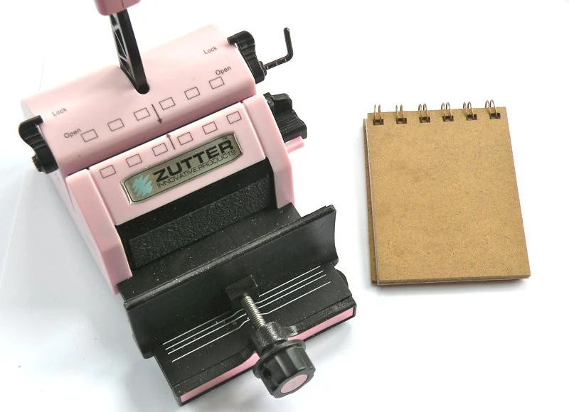 Zutter Bind-it-all V 2.0 / Engargoladora Portátil color Rosa - Imagen 4