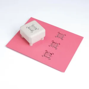 All Over the Page Floral Tile / Perforadora Baldosa Floral